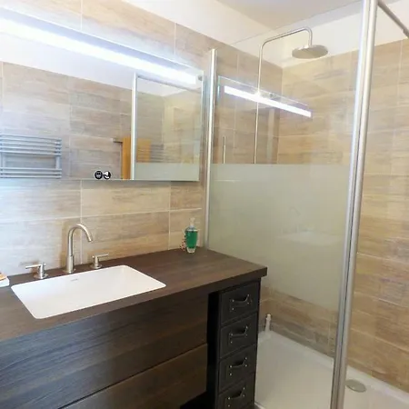 F2 Contemporain Terrasse Refait à Neuf 5 Minutes De La Appartamento